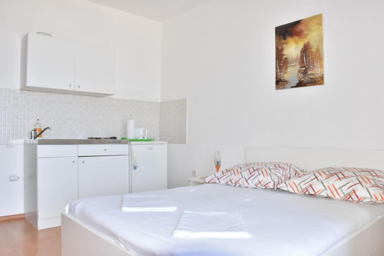 Apartments Zorica Tučepi エクステリア 写真