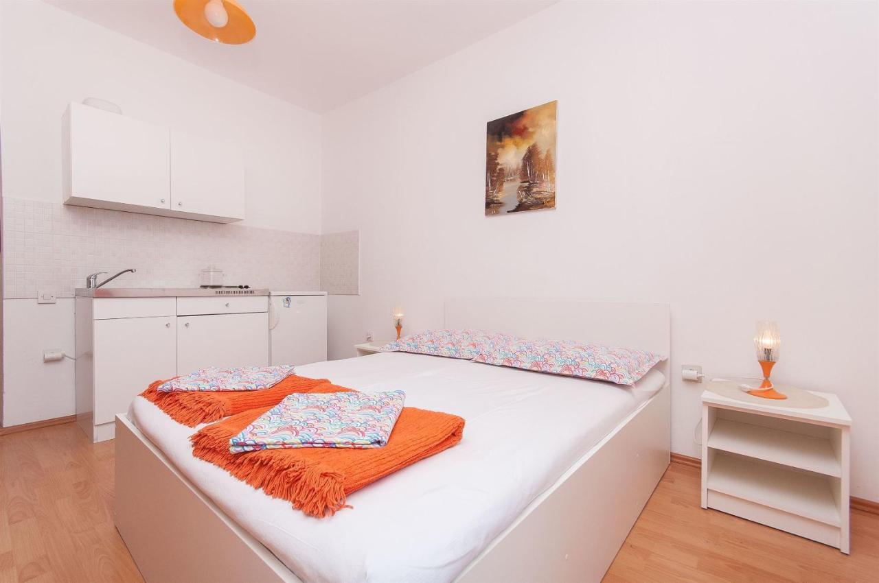 Apartments Zorica Tučepi エクステリア 写真