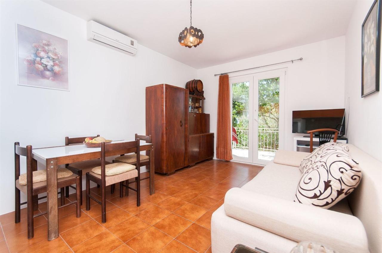 Apartments Zorica Tučepi エクステリア 写真