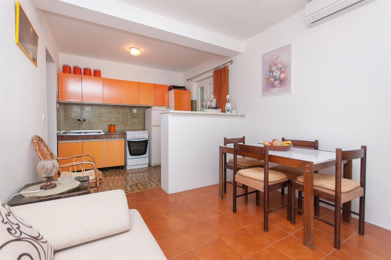 Apartments Zorica Tučepi エクステリア 写真